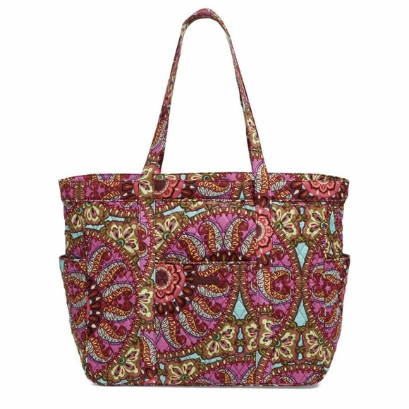 Vera Bradley Handbags - Vera Bradley Get Carried Away travel Tote Bag Vera Bradley Handbags - Vera Bradley Get Carried Away travel Tote Bag